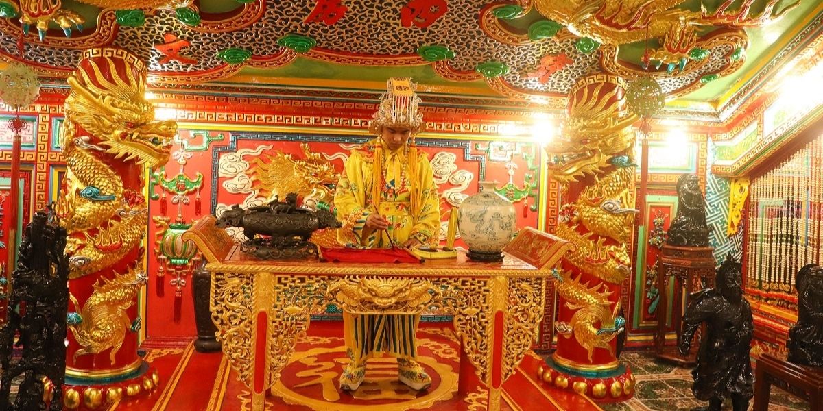 Cung-Vang-Dien-Ngoc