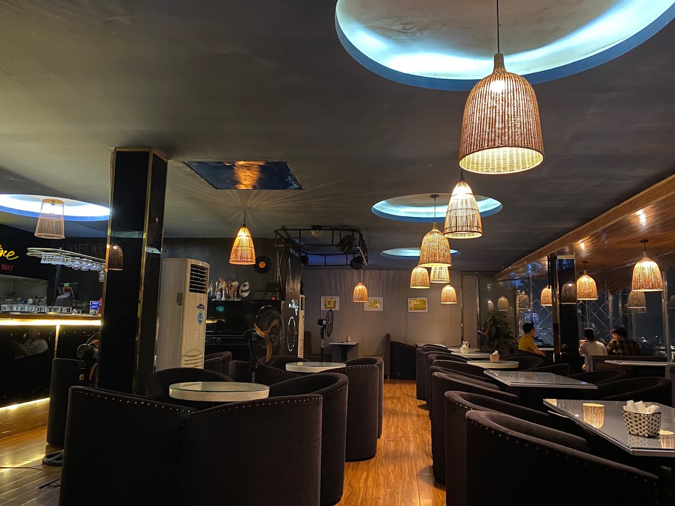 avalon-cafe-1