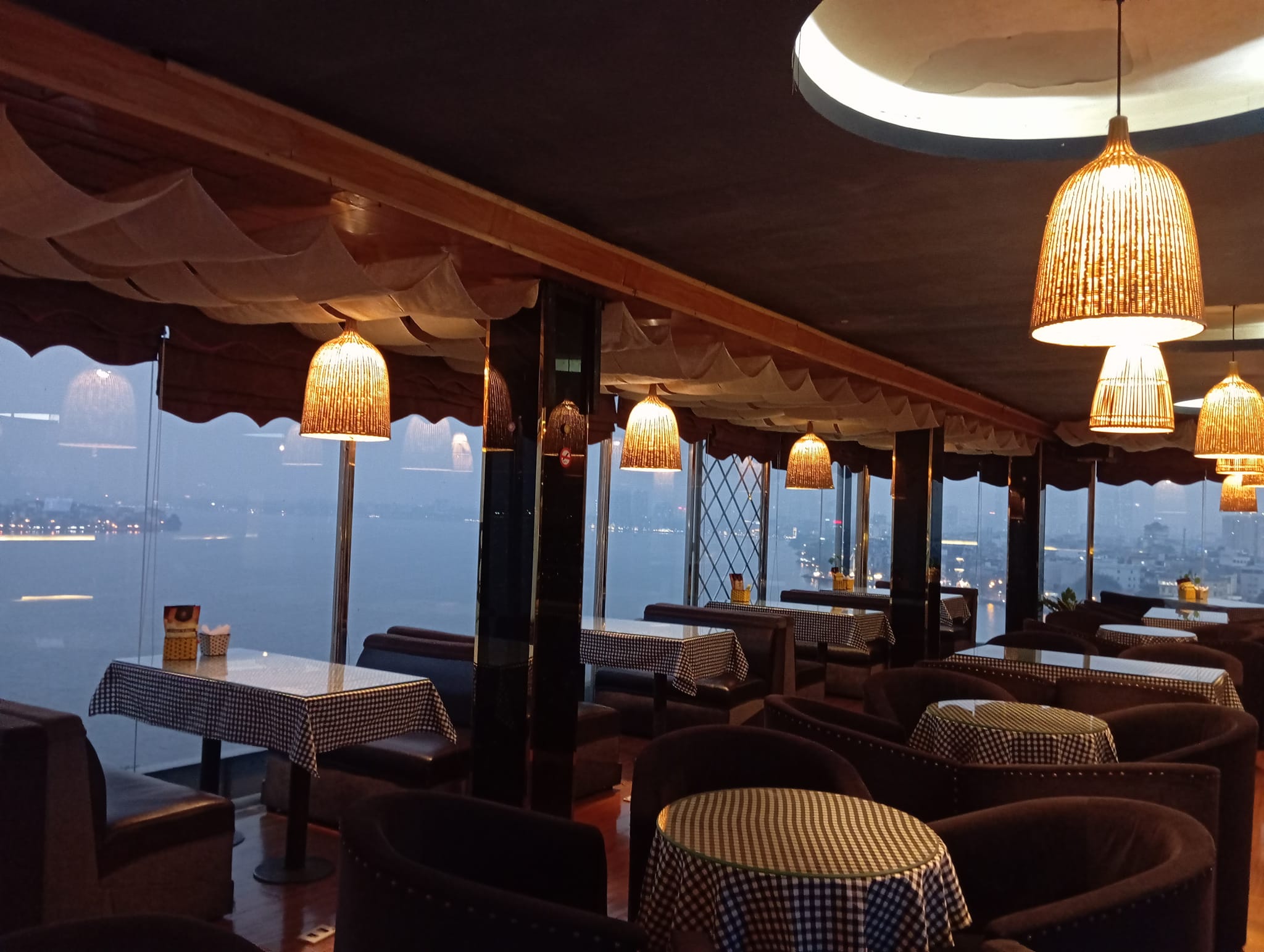 avalon-cafe-2