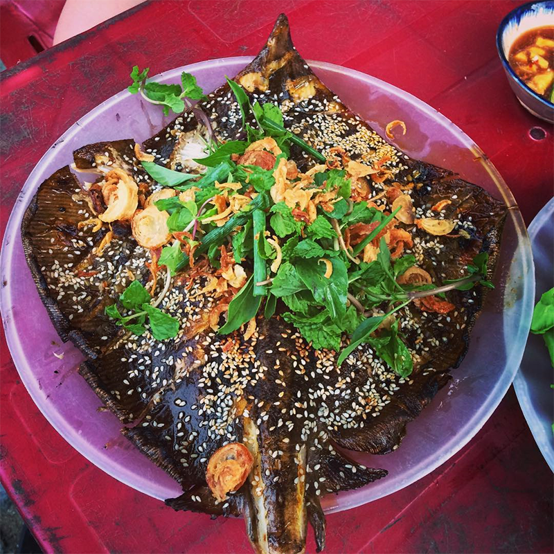 C&aacute; đuối nướng l&aacute; lốt