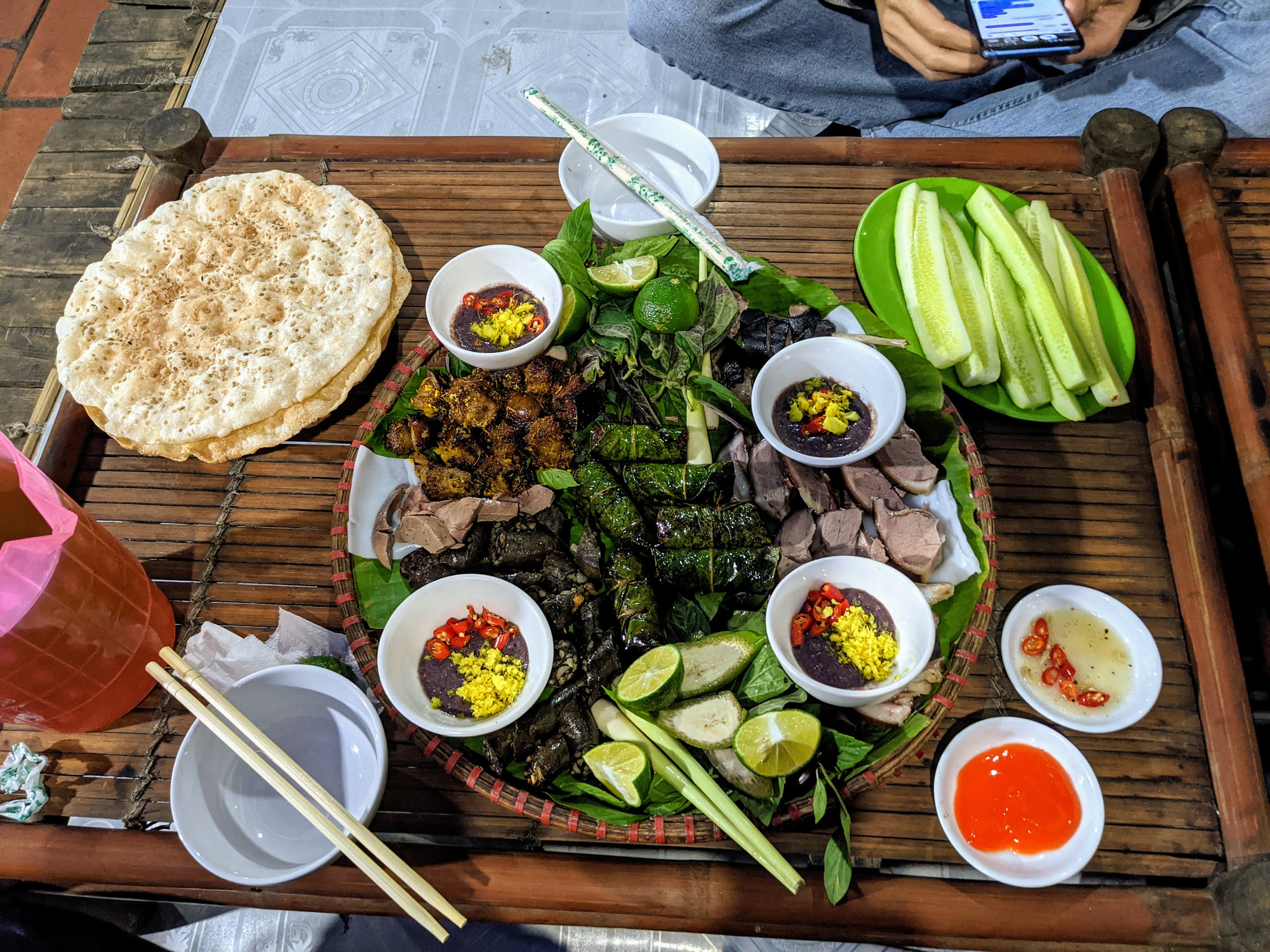 co-nen-an-thit-cho-khong