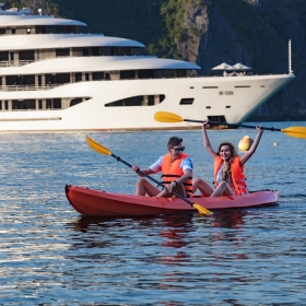 Du thuyền Athena Cruises