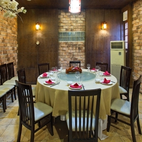 Nhà hàng Red House
