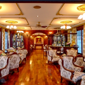 Du thuyền Hoàng Đế Nha Trang