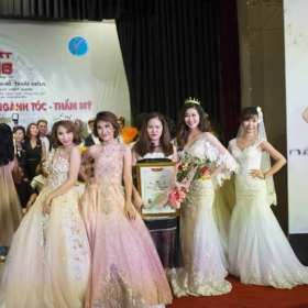Nụ Cười Vàng Studio