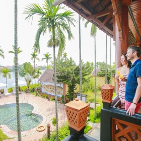 Phố Hội Riverside Resort