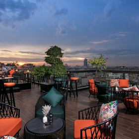 Starlight Skybar