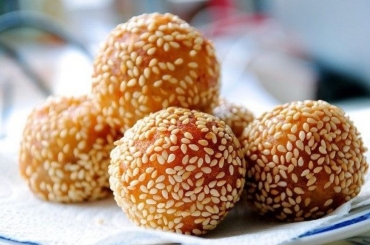 Bánh rán - Món ngon không thể bỏ qua khi đến Hà Nội
