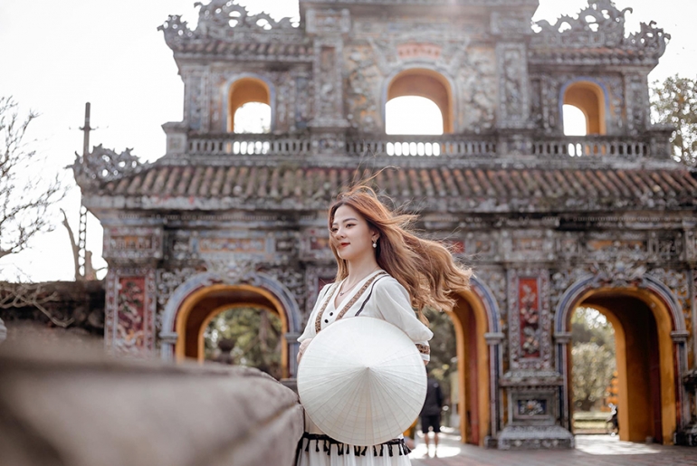Du lịch Huế chỉ trong một ngày cùng cô nàng xinh như gái Thái