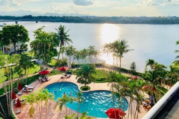 Review Century Riverside Huế - Khách sạn ven sông đáng ở nhất Huế