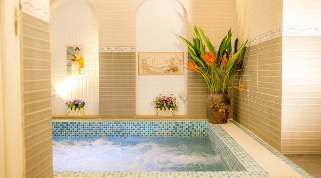 bamboo-spa-jacuzzi