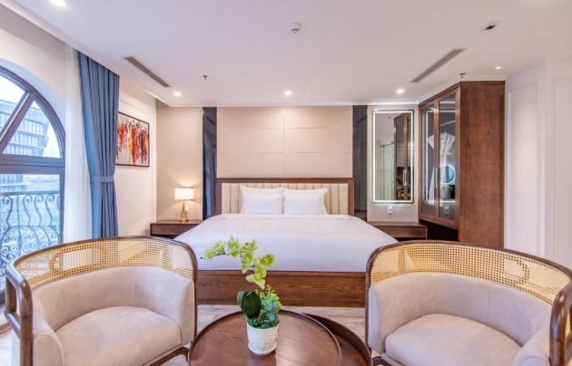 tien-nghi-REYNA LUXURY HOTEL