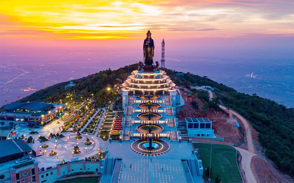 nui-ba-den