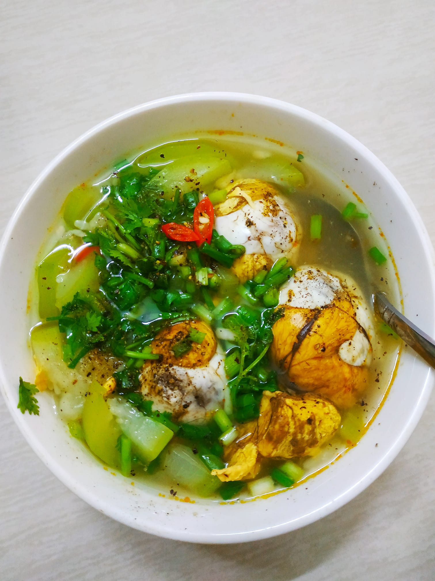 thuong-thuc-trung-vit-lon-thom-ngon