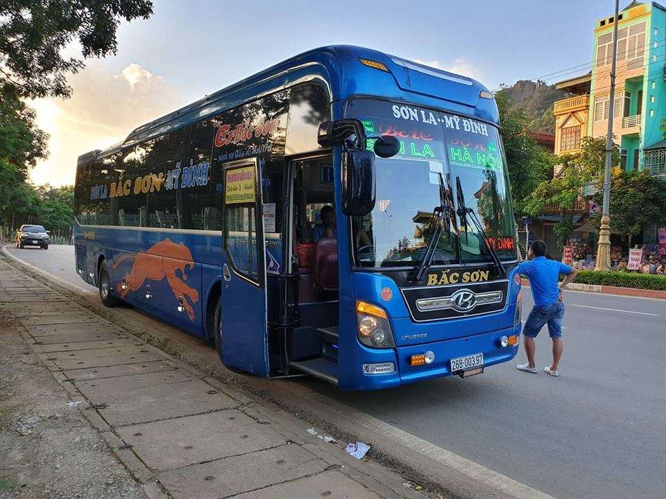 xe-limousine-Bac-Sơn-tuyen-Ha-Noi-Moc-Chau